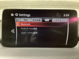 Apple Carplay・Android Auto対応!マツダ コネクト(コマンダーコントロール)でスマートフォンを操作して、通話、音楽を聴いたり、マップで目的地を調べることができます。
