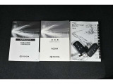 保証書・記録簿・取扱説明書と揃っていいます。キーの電池は新品にお取替えしてから納車させて頂きます。