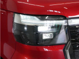 【LEDヘッドライト+デイタイムランニングランプ】今や主流のLEDヘッドライトに、日中でも他者からの視認性を良くするデイタイムランニングランプ装備!スタイリッシュでかっこよく仕上がっています。