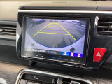 バックモニター付きで、車庫入れやバック時の後方確認をサポート。