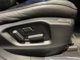 【メモリー機能付きパワーシート】ドライバーごとに設定したシート位置を記憶して、ボタン一つで切り替えできる便利な機能!運転する方が複数名いらっしゃるご家庭におすすめです♪