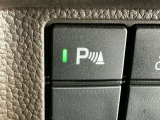 パーキングセンサーシステムは走行中に障害物が迫ると音と表示でお知らせ、低速走行時時の安心感を高めます