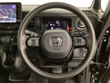 オーディオのチャンネル変更やボリュームなどの操作スイッチの他に、レフトセレクターホイールがついています。中央部を指先で上下に動かすことで、マルチインフォメーション・ディスプレイの各表示が確認できます。