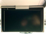 【フリップダウンモニター】大画面モニターで後席でもエンタメをお楽しみいただけます。小さなお子様にも大人気の装備です♪