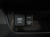 便利な充電用USBジャックと12V電源ソケットを設置しております。周辺機器の充電にご利用頂けます☆