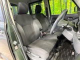 運転席まわりには十分なスペースがあり、大柄な方でもゆったり運転していただける環境です。