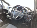 分かりやすく操作しやすい運転席まわりです☆