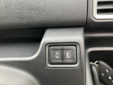 電動スライドドアのスイッチです。