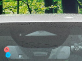【i-ACTIVESENSE】走行中に前方の車両等を認識し、衝突しそうな時は警報とブレーキで衝突回避と被害軽減をアシスト。より安全にドライブをお楽しみいただけます。