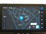 ディスプレイオーディオ(コネクティッドナビ対応)PLUS搭載。T-Connectご契約で2028年5月まで無償で利用できるナビ(期限到来後は有償)と、解約後も利用できる車載ナビが搭載されています。
