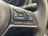 【 レーダークルーズコントロール 】先行車が停止した時は自車も停止して停止状態を保持、先行車が発進した時はドライバー操作により発進し、追従走行を再開します。//