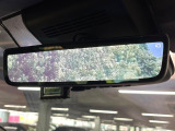 【デジタルインナーミラー】後席の大きな荷物や同乗者で後方が確認しづらい時でも安心!カメラが撮影した車両後方の映像をルームミラー内に表示。クリアな視界で状況の確認が可能です!