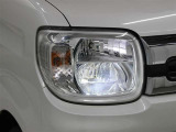 消費電力の少ないLEDヘッドランプを採用。豊かな光質と、自然光に近い光質で、夜間のドライブの安全をサポートします。