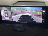 【シースルビュー360&deg;モニター】専用のカメラにより、上から見下ろしたような視点で360度クルマの周囲を確認することができます