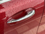 シートヒーターはエアコンより温まるのが早く、寒い日の運転には欠かせない装備です。3段階の温度調節ができ、快適な温度でドライブいただけます。