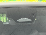 【トヨタセーフティセンス】走行中に前方の車両等を認識し、衝突しそうな時は警報とブレーキで衝突回避と被害軽減をアシスト。より安全にドライブをお楽しみいただけます。