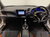 【前方視界】開放的な前方視界!運転がしやすく疲れにくいです♪窓が大きく、見通しがとっても良いおクルマですよ♪