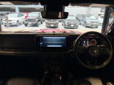 ステアリングを握ればJeepワールドが広がります。