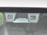 【デュアルカメラブレーキサポート】走行中に前方の車両等を認識し、衝突しそうな時は警報とブレーキで衝突回避と被害軽減をアシスト。より安全にドライブをお楽しみいただけます。