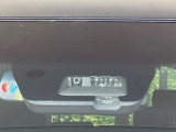【三菱e-Assist】走行中に前方の車両等を認識し、衝突しそうな時は警報とブレーキで衝突回避と被害軽減をアシスト。より安全にドライブをお楽しみいただけます。