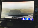 【バックカメラ】運転が苦手な方も車庫入れラクラクです!ギアをリバースに入れれば自動的に切り換わりますので、面倒な操作は不要です♪狭い駐車場もお車を傷つけず安心ですね!