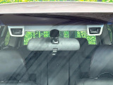 【アイサイトVer2】前方の車両等を検知し、衝突しそうな時は警報で注意を促し、ブレーキを踏む力をサポート。ブレーキを踏めなかった場合は衝突被害軽減ブレーキが作動、衝突回避をサポートします。