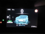 運転席のメータパネル類は常に視界に入る場所ですので、大事なチェックポイントです。ぜひ実際にご乗車ください。