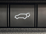【パワーバックドア】スマートキーや運転席のボタンを押すだけでリアゲートが自動で開閉します!荷物を持っている時や、高い位置にあるバックドアを閉める際に便利な機能です♪