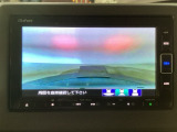 【バックカメラ】運転が苦手な方も車庫入れラクラクです!ギアをリバースに入れれば自動的に切り換わりますので、面倒な操作は不要です♪狭い駐車場もお車を傷つけず安心ですね!