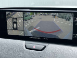 360&deg;ビューモニターでは、両サイドとフロント、バックカメラの合成で、あたかも上空から見下ろした様に周囲を確認して頂けます。駐車場だけでなく、T字路等でも活躍のアイテムです!