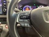 ステアリング左手側はオーディオ関連の操作スイッチです。視線を逸らすことなく運転に集中できます