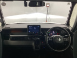 フロントガラスが大きく、ワイドな視界で運転もしやすくなるように設定されています。