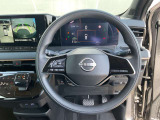 ステアリングスイッチ搭載!ハンドルひとつで手を離さなくても運転中視線をそらさなくても操作が出来て便利です。