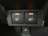 運転席と助手席には寒い時にうれしいシートヒーターが装備されてます。
