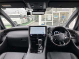 【運転席・インパネまわり】ハンドル・シート・フロアーなど隅々までプロによるクリーニング済み☆彡キレイな車内でドライブが一層快適にお楽しみいただけます!!