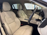 Inscription専用パーフォレーテッドナッパレザーシートは運転席助手席ともマッサージ機能や、シートヒーターベンチレーションといった便利な機能がご利用いただけます。