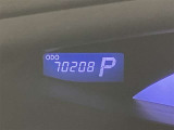 視認性に優れたメーターを採用しており、走行中でも車速や情報が分かりやすく表示されます。運転時の視線移動をむりのない範囲に抑え、快適で安心感のあるドライブをサポートします。