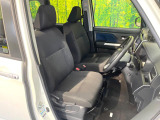 運転席シート廻りは使用感も少なく、良好な状態となっています。前オーナー様が丁寧に使っていたことがよくわかりますね。