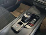 電動パーキングブレーキを指先で作動・解除できます!