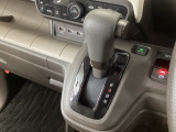 オートマチックシフトレバーは、手になじみ操作しやすい形状で安全運転にもつながります♪