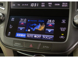 使いやすさや安全性を追求したステアリング周り!高級車ゆえにスイッチ類が多いのも特徴ですね!考え尽くされた配置ですぐに使いこなす事が出来ますのでご安心下さい!是非、体感してみて下さい!!