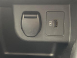 【 USB端子 】USB接続もついていますので携帯などの電子機器の充電にも使えて便利です♪