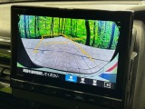 【バックカメラ】駐車時に後方がリアルタイム映像で確認できます。大型商業施設や立体駐車場での駐車時や、夜間のバック時に大活躍!運転スキルに関わらず、今や必須となった装備のひとつです!