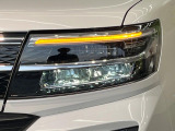 【LEDヘッドライト】悪天候や夜間走行時も良好な視界を確保し安心して運転できる高輝度LEDヘッドライトを装備!点灯速度が早く、消費電力も抑えられています。