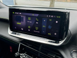 10インチのタッチスクリーンを装備。エアコンやオーディオ、ハンズフリー通話、ADAS(先進運転支援システム)などの情報操作を指先で直感的に行なえます。