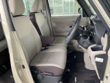 運転のしやすさや、乗り降りにも配慮した運転席