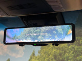 【デジタルインナーミラー】後席の大きな荷物や同乗者で後方が確認しづらい時でも安心!カメラが撮影した車両後方の映像をルームミラー内に表示。クリアな視界で状況の確認が可能です!