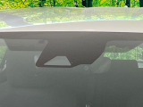 【プリクラッシュセーフティ】前方の車両等を検知し、衝突しそうな時は警報で注意を促し、ブレーキを踏む力をサポート。ブレーキを踏めなかった場合は衝突被害軽減ブレーキが作動、衝突回避をサポートします。