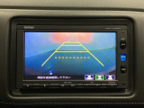 バックでの車庫入れも安心です! リアカメラが付いているバックモニター付のナビを装備しております。操作線もついており距離感も画面から確認できます。