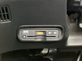 ハンドルの左下にETCがついています。高速道路の料金所の通過も楽々です!。 カードの取り出しもしやすい場所についています。